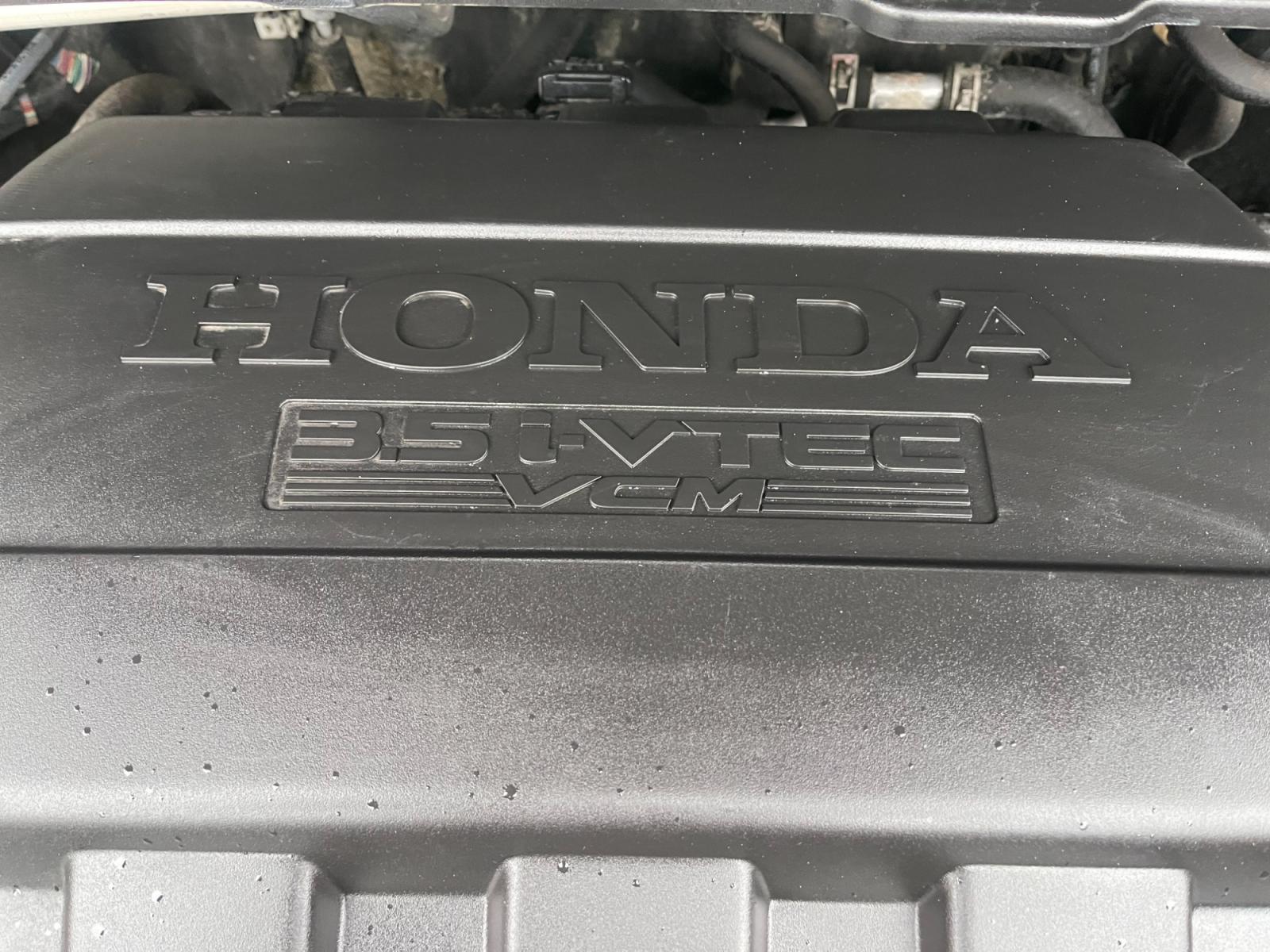 2016 Gray /Gray Honda Odyssey EX-L (5FNRL5H61GB) with an 3.5L V6 SOHC 24V engine, 6A transmission, located at 11115 Chardon Rd. , Chardon, OH, 44024, (440) 214-9705, 41.580246, -81.241943 - Photo #15